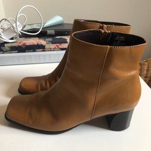 VINTAGE TAN BOOTS